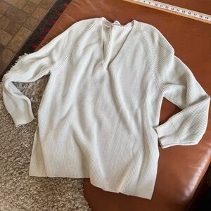 Athleta Cream V-Neck Pullover Sweater